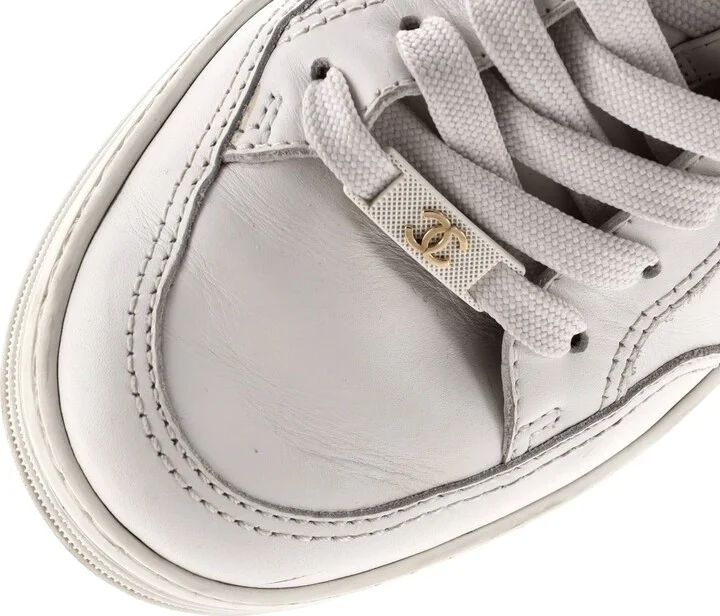 CHANEL Women's CC Logo Low-Top Sneakers Leather - Image 5