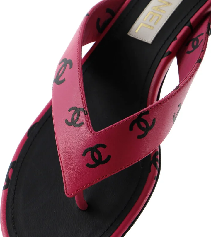 CHANEL Women's CC Logo Thong Sandals Leather - Image 5