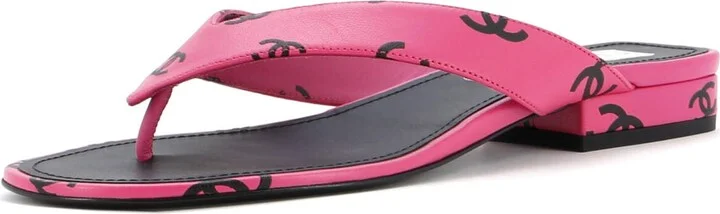 CHANEL Women's CC Logo Thong Sandals Leather
