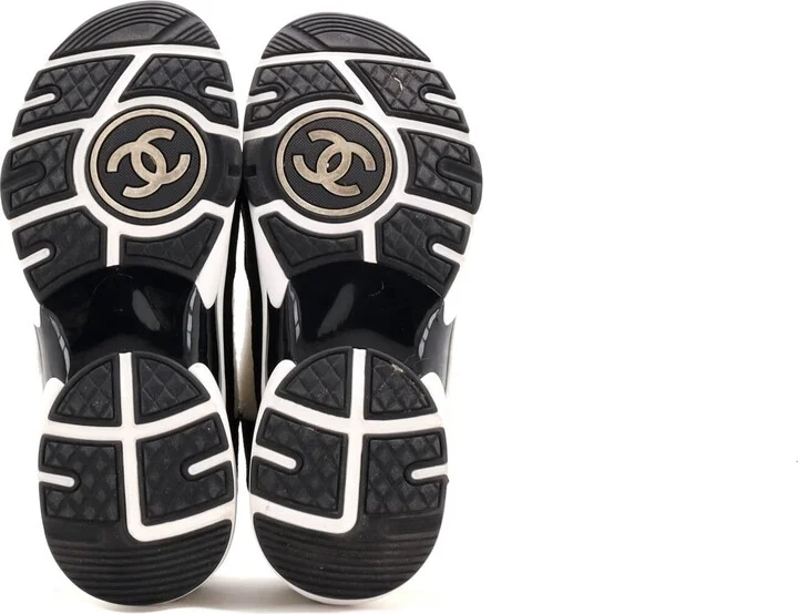CHANEL Women's CC Low-Top Sneakers Suede and Knit Fabric - Image 4