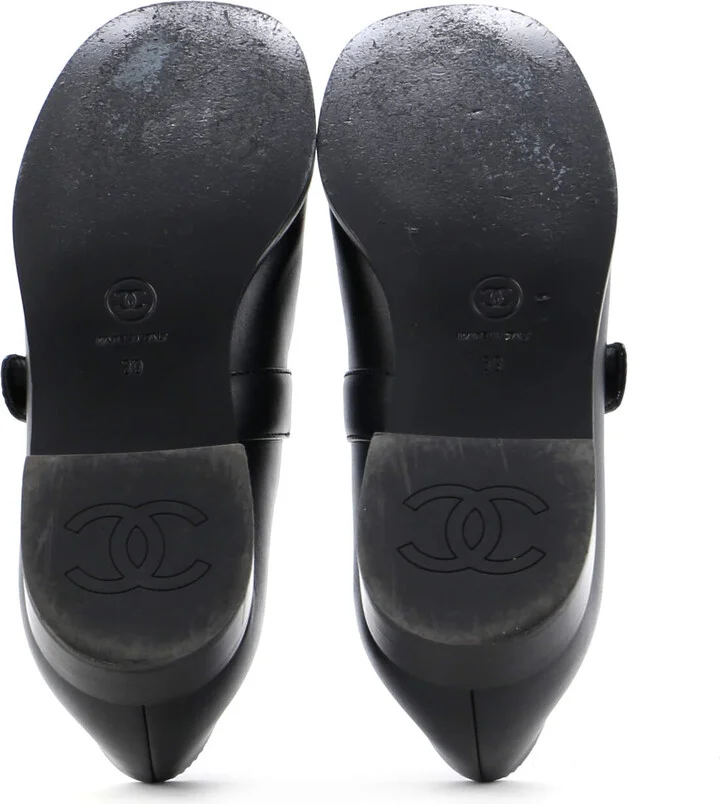 CHANEL Women's CC Turnlock Mary Jane Flats Leather with Patent - Image 4