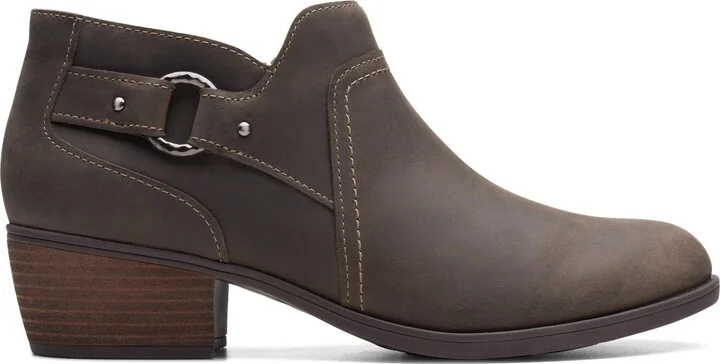 Charlten Grace in Brown Leather