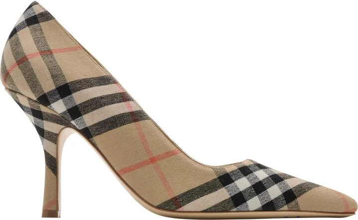 Check Dame Pumps