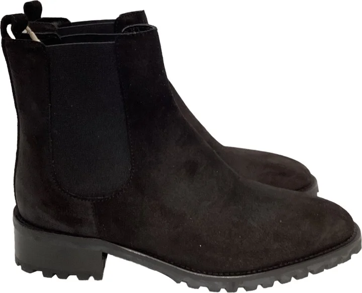 Chelata Chelsea Boots in Black Suede