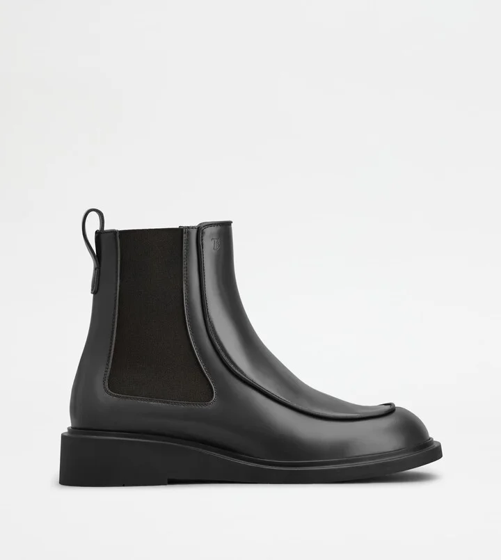 Chelsea Ankle Boots in Leather