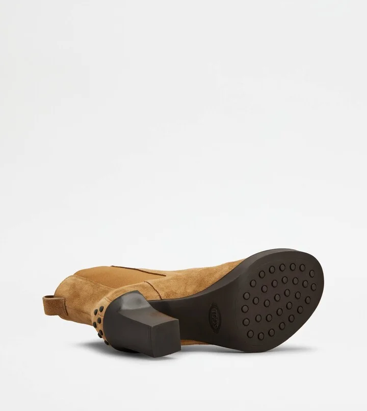Chelsea Ankle Boots in Suede - Image 4
