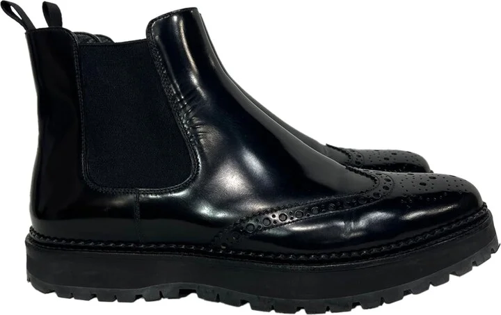 Chelsea Boots in Black Leather