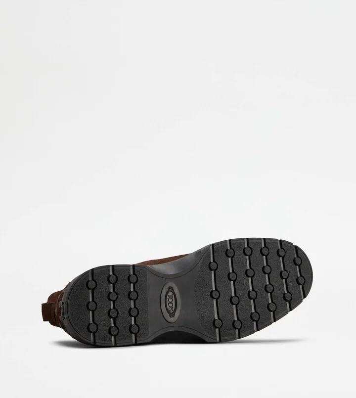 Chelsea Boots in Suede - Image 4