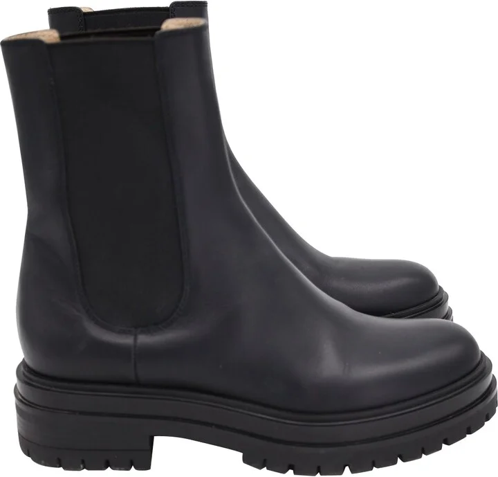 Chester Chelsea Boots in Black Leather