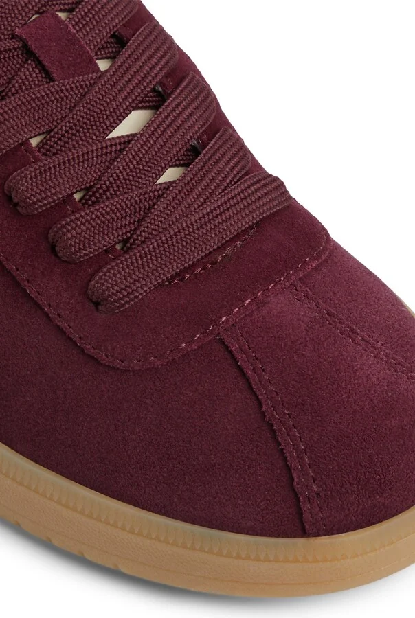 Chic Sneaker - Image 6