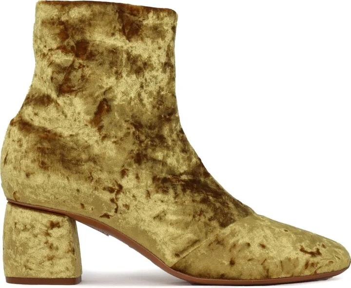 Chic Stretch Velvet Boots