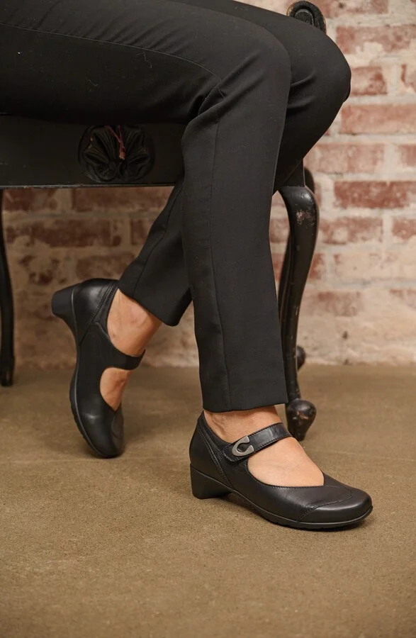 Chili Mary Jane Pump - Image 2