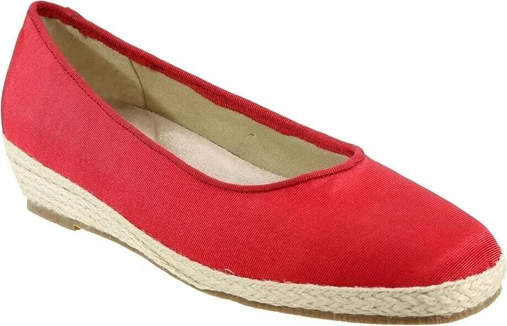 Chill Espadrille Women's US 7 Red Round Toe Slip-On Shoes KHD536