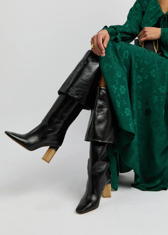 Chloe Georgia 90 Glossed Leather Knee-high Boots - Image 10