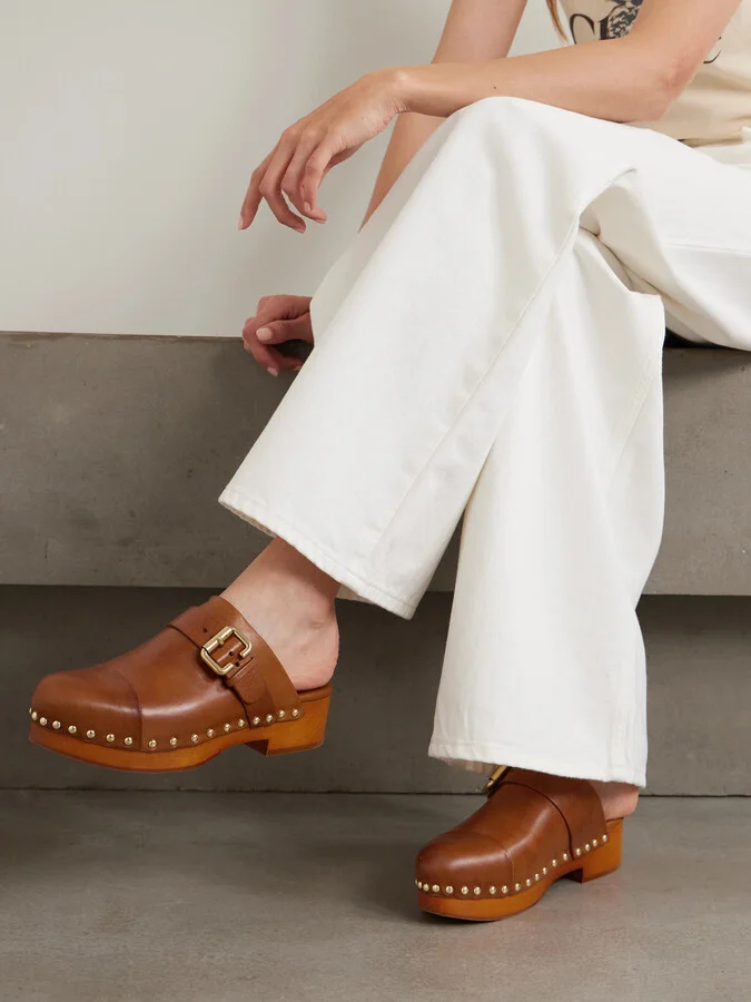 Chloé - Jeannette Embellished Leather Clogs - Brown - Image 2