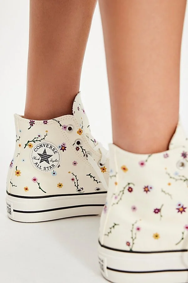 Chuck Taylor All Star Lift Embroidered Blooms Sneakers - Image 2