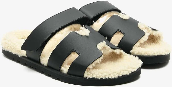 Chypre Sandals in Black Calfskin and Ecru Shearling - Image 2
