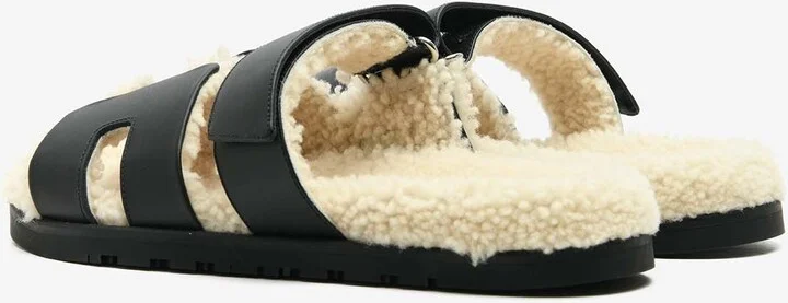 Chypre Sandals in Black Calfskin and Ecru Shearling - Image 3