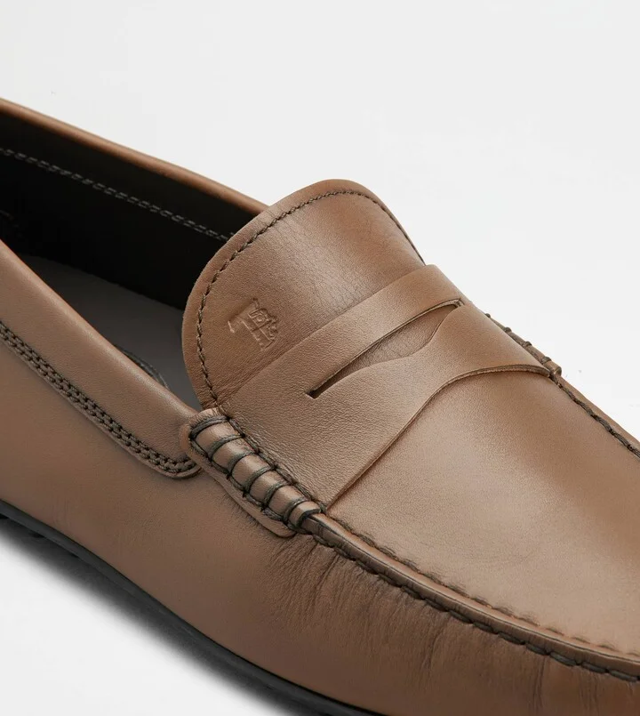 City Gommino Driving Shoes in Leather - Image 6