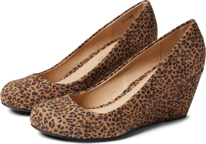 CL by Chinese Laundry Women's Nima Wedge Pump