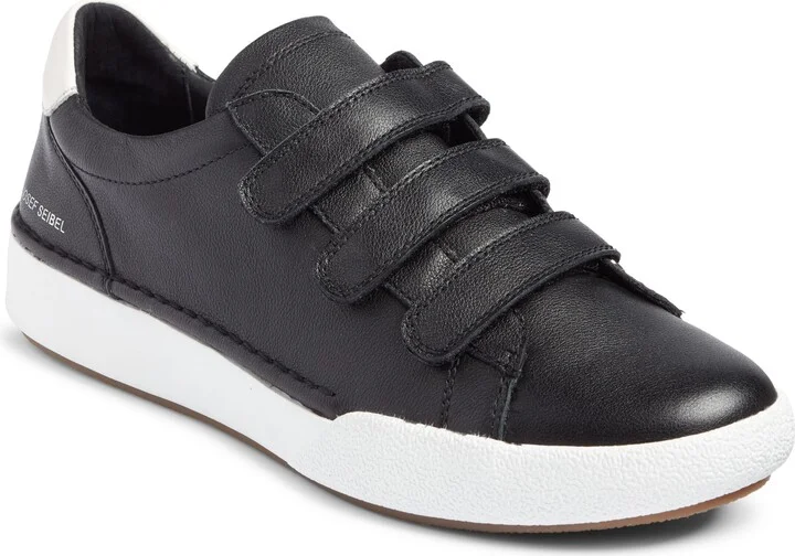 Claire 12 Sneaker
