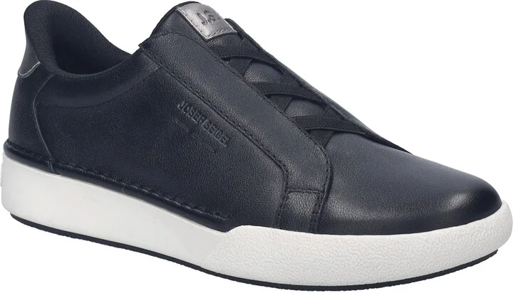 Claire 33 Sneaker