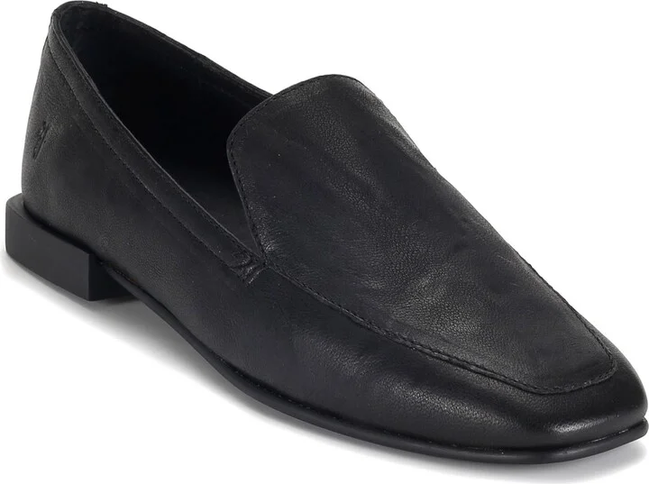 Claire Flat