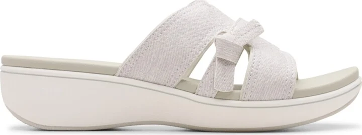 Clarks Cloudsteppers Women's Breeze Rae Mia Slip-On Flat Sandals - Image 7