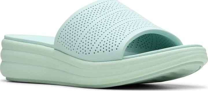 Clarks Cloudsteppers Women's Drift Twist Slip-On Flat Sandals