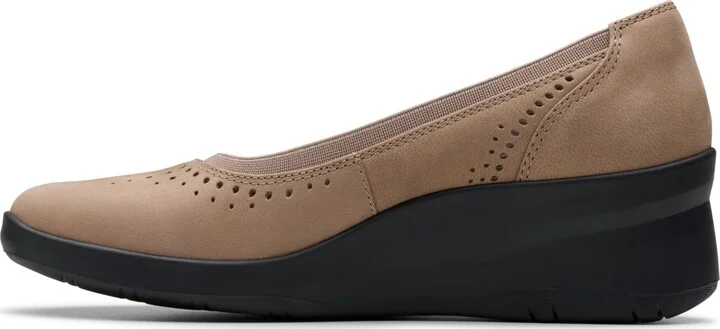 Clarks Collection Women's Suttyn Kaylie Slip-On Shoes - Image 3
