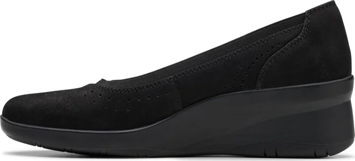 Clarks Collection Women's Suttyn Kaylie Slip-On Shoes - Image 8