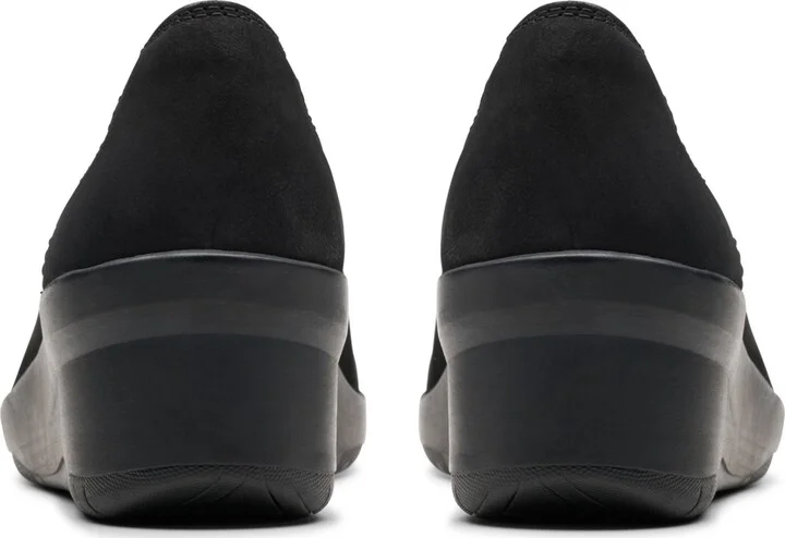 Clarks Collection Women's Suttyn Kaylie Slip-On Shoes - Image 11