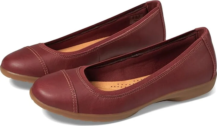 Clarks Meadow Opal Women's Flat Shoes Chestnut Leather : 6 D - Wide