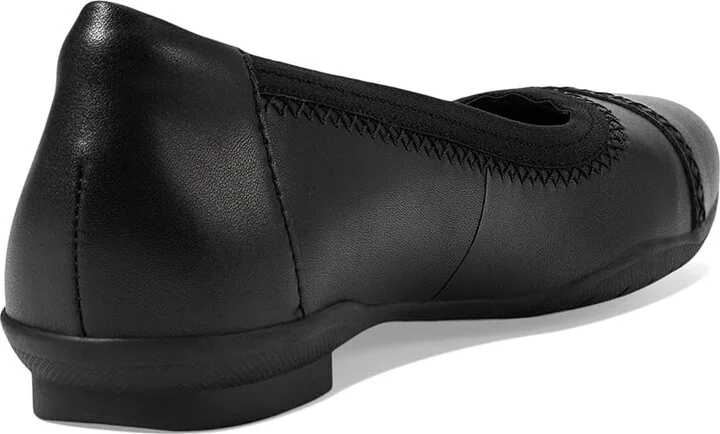 Clarks Sara Bay Women's Shoes Black Leather : 7 B - Medium - Image 4
