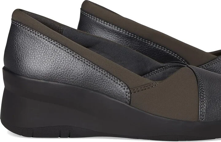 Clarks Suttyn Walk Women's Flat Shoes Dark Pewter Metallic Leather : 9 B - Medium, Leather/Rubber - Image 7