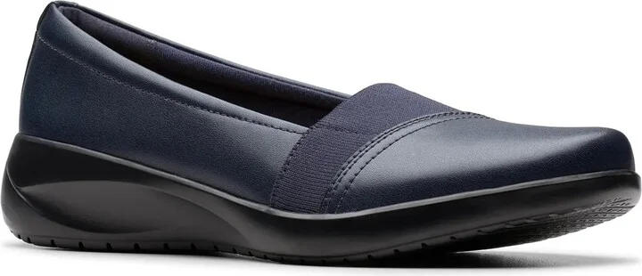 Clarks Wide Width Kaetlyn Rhea SlipOn