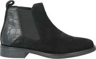 Clarks Woman Ankle boots