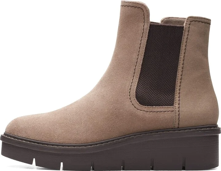 Clarks Women's Airabell Move Chelsea Boot