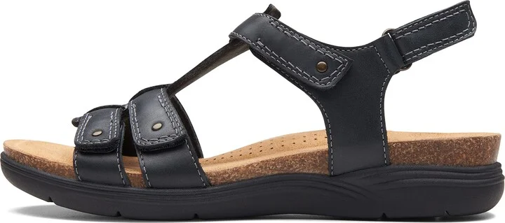 Clarks Women's April Cove Flat Sandal