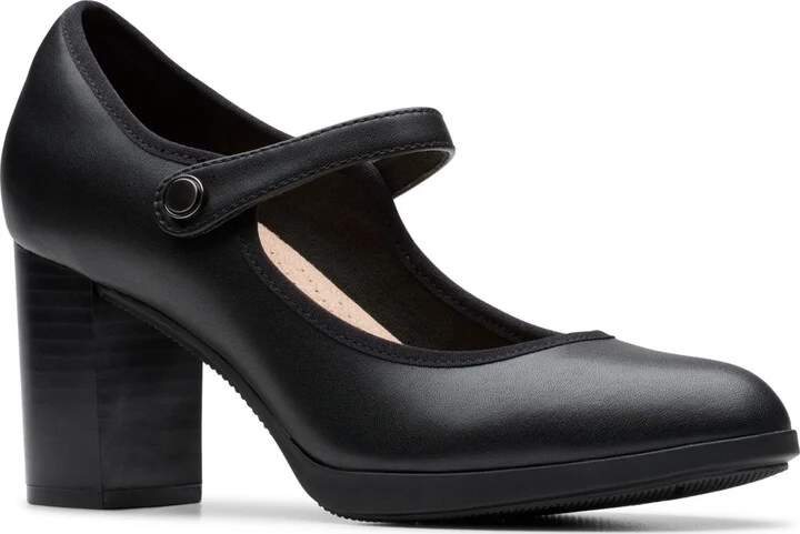 Clarks Women's Bayla Lily Round Toe Pumps