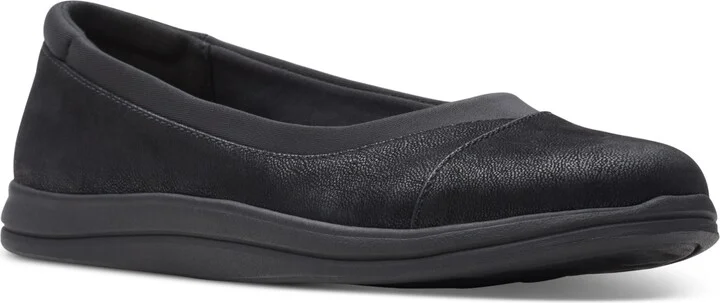 Clarks Women's Breeze Ayla Round-Toe Slip-On Flats