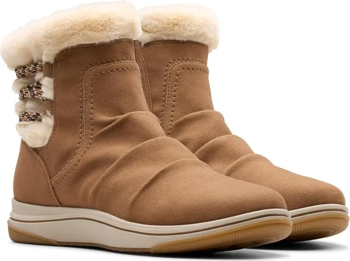 Clarks Women's Breeze Cozy Ankle Boot