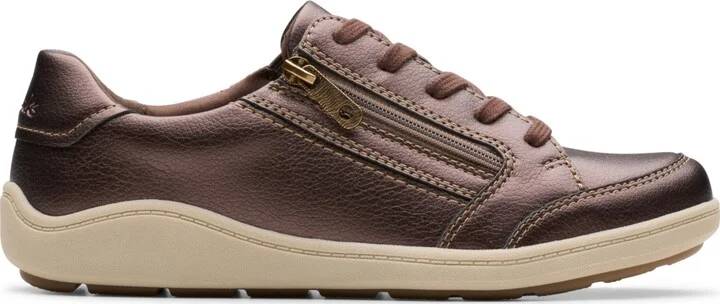 Clarks Women's Bryianne Bayla Round Toe Sneakers - Image 2