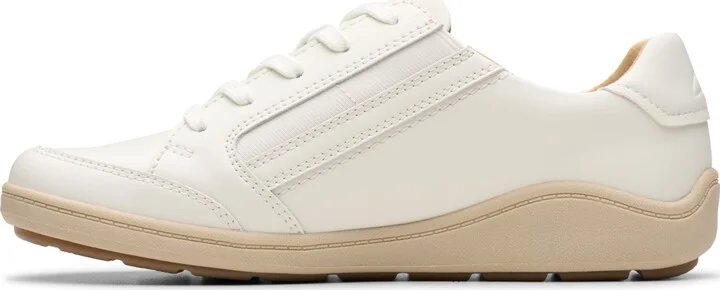 Clarks Women's Bryianne Bayla Round Toe Sneakers - Image 9