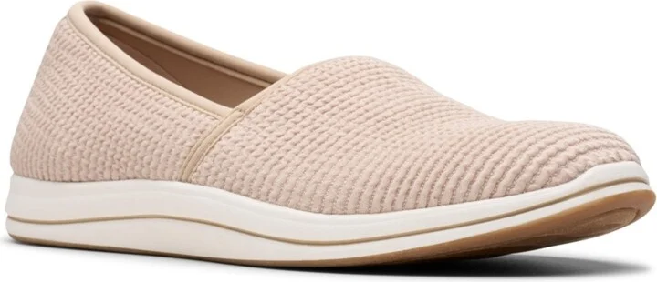 Clarks Women's Cloud Steppers Breeze Stretch Closed Toe Shoes