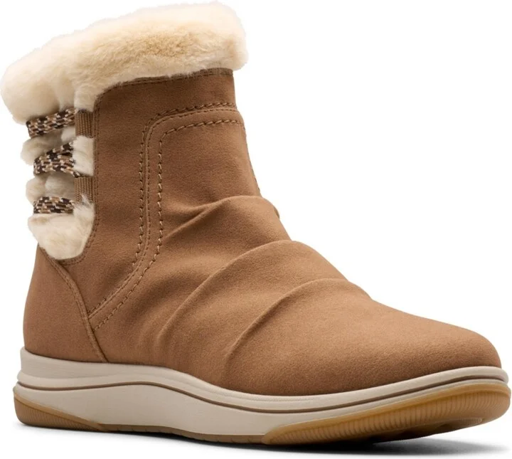 Clarks Women's Cloudsteppers Breeze Cozy Boots