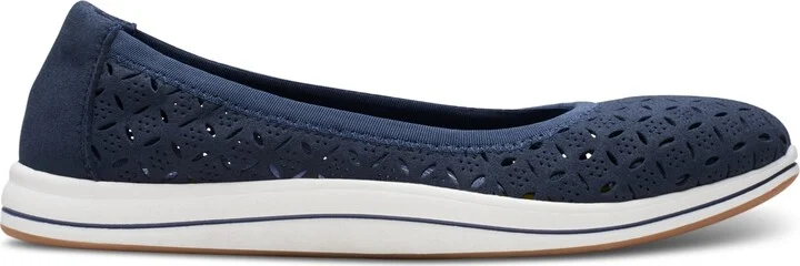 Clarks Women's Cloudsteppers Breeze Roam Perfed Flats - Image 10
