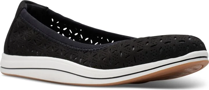 Clarks Women's Cloudsteppers Breeze Roam Perfed Flats