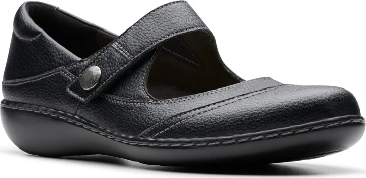 Clarks Women's Collection Ashland Elayne Closed Toe Shoes