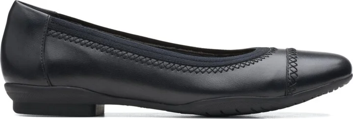 Clarks Women's Collection Sara Bay Flats - Image 3